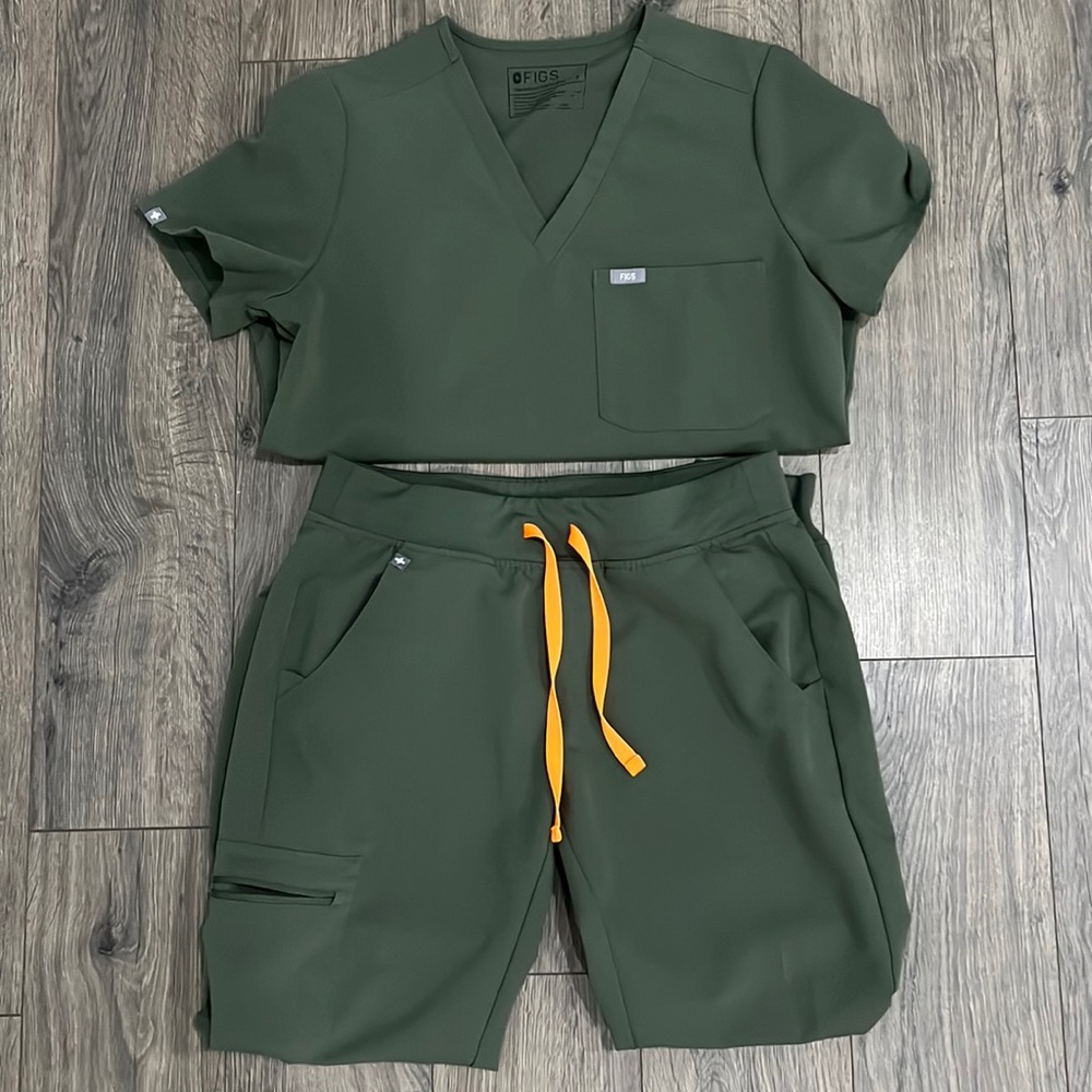 Figs jogger scrub set. Women’s Small petite